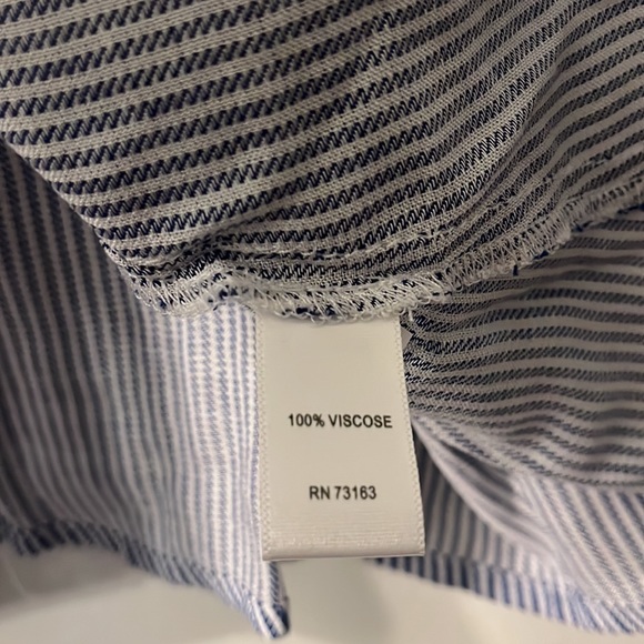 Neiman Marcus Pinstripe Sleeveless Button Down Flowy Shirtdress - Picture 4 of 10